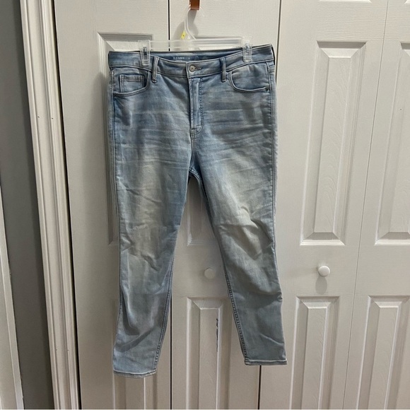 Old Navy Jeans - Picture 4 of 9